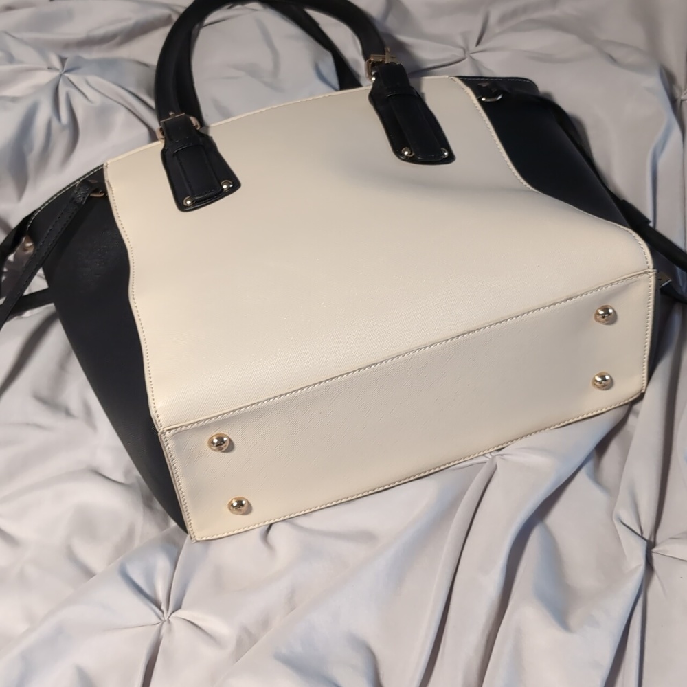 Handbag - Picture 3 of 4